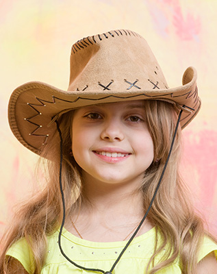 Little girl wearing a cowboy hat
